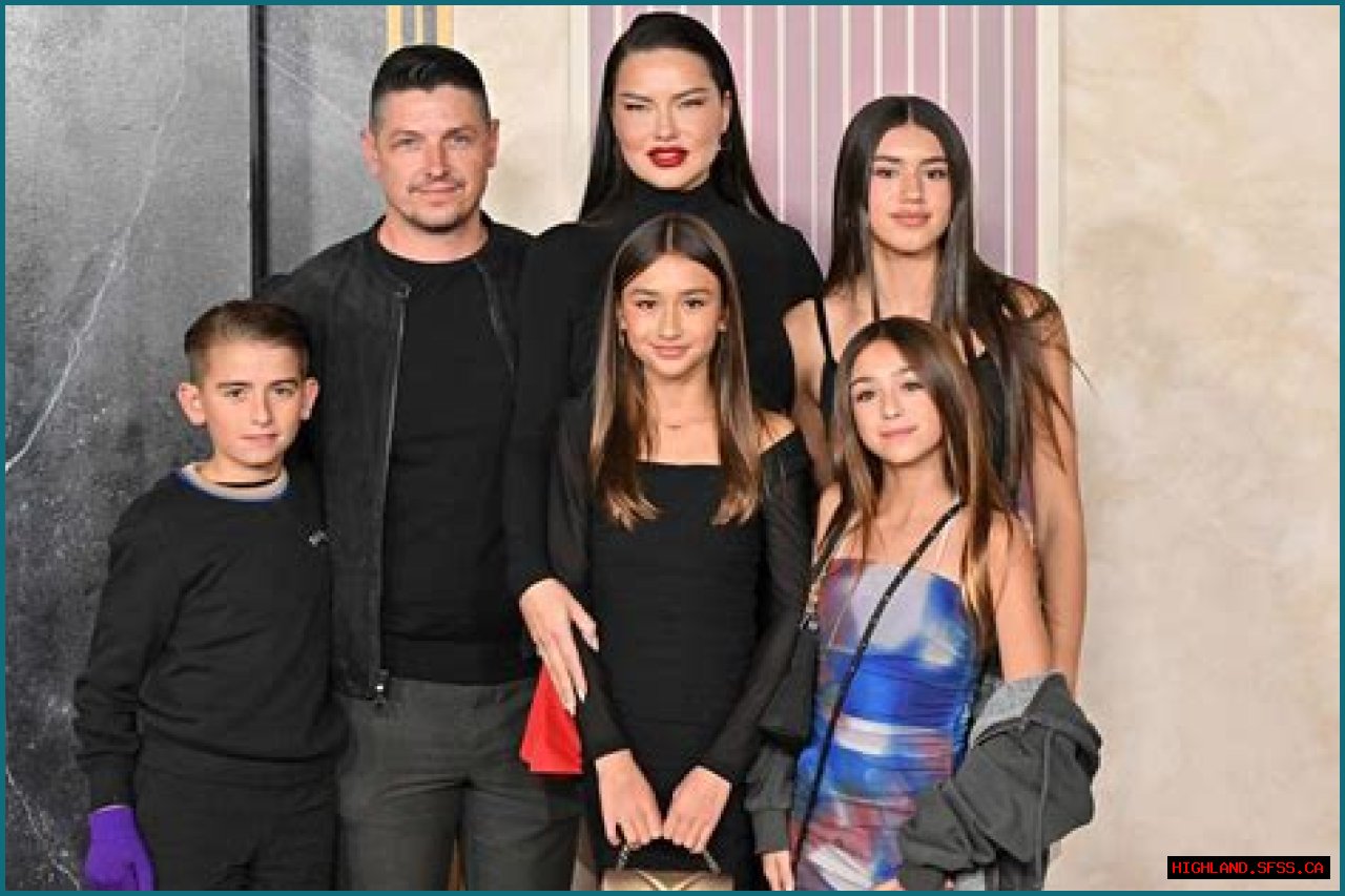 Is Adriana Lima An Only Child?